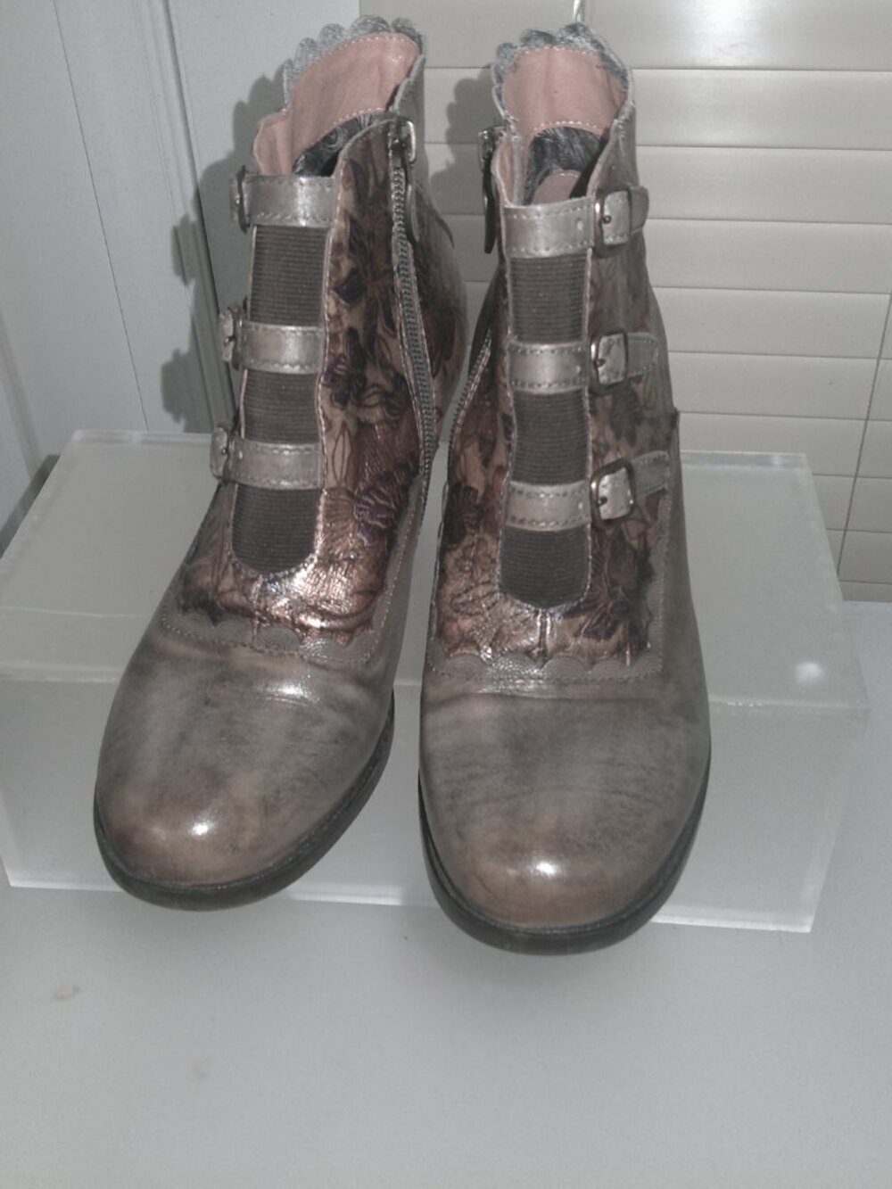 L’Artiste by Spring Step Floral Embossed Leather Ankle Boots Buckle EU 38 (7.5-8 - Picture 5 of 7